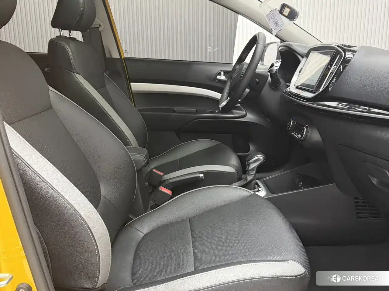 Kia KX1 2024 Yellow/orange из Китая, фото 3