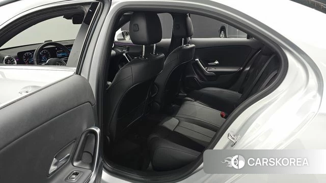 Mercedes-Benz A-Class W177 2023 Серебристо-серый из Кореи, фото 3