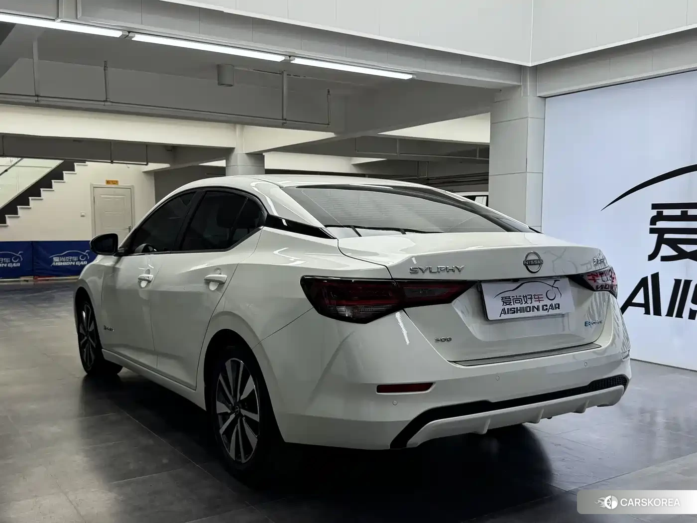 Nissan Sylphy 2022 Белый из Китая, фото 3