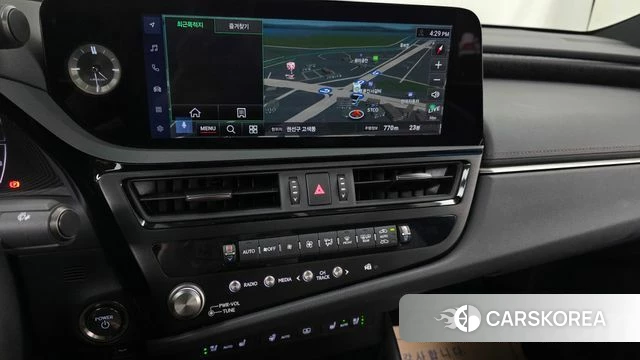 Lexus ES300h 7th generation 2025 Белый из Кореи, фото 3