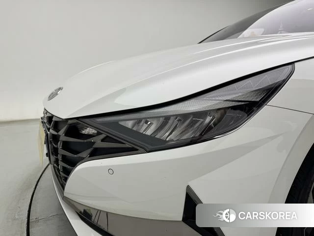 Hyundai Elantra 2023 Белый из Китая, фото 3