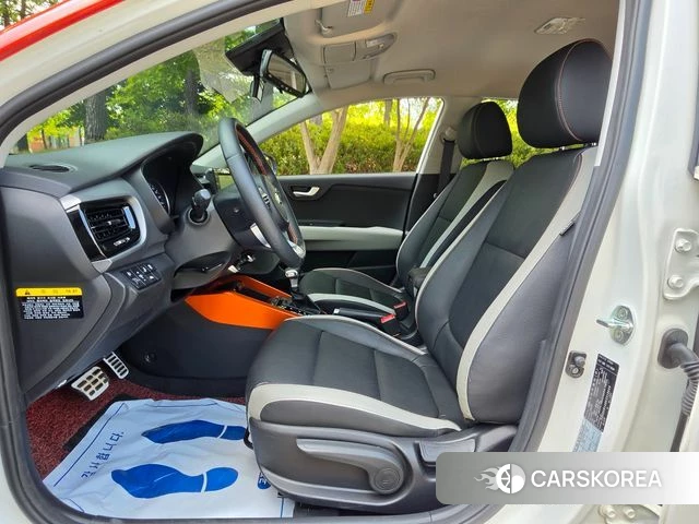 Kia Stonic 2019 Белый двухцветный из Кореи, фото 3