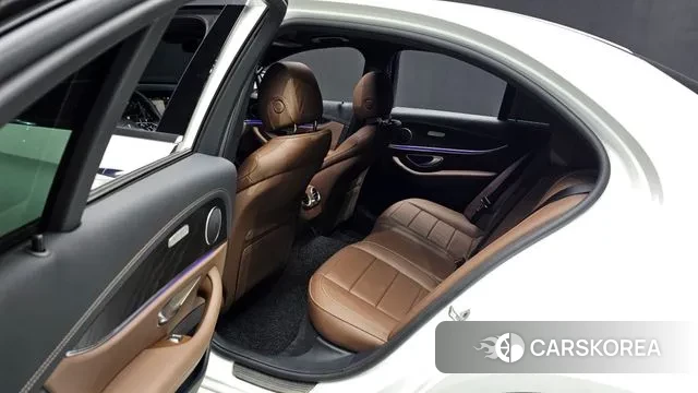 Mercedes-Benz E-Class W213 2023 Белый из Кореи, фото 3