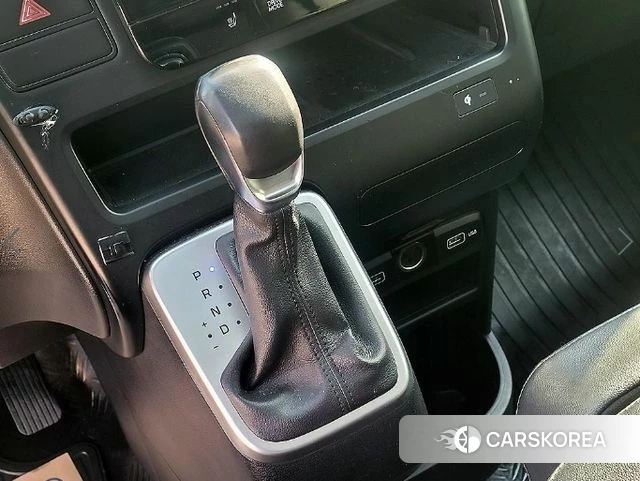 Hyundai Staria 2021 Серебристо-серый из Кореи, фото 3