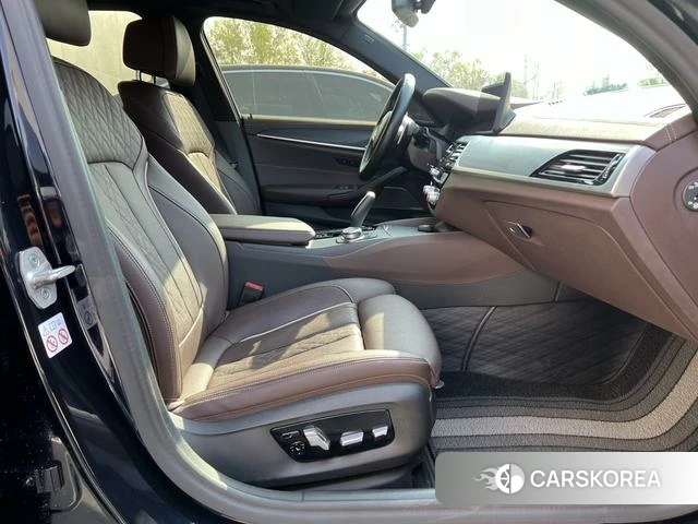 BMW 5 series 2022 Черный из Китая, фото 3