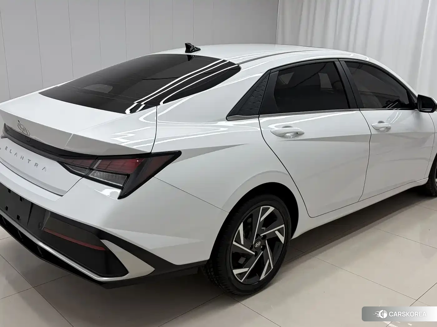 Hyundai Elantra 2023 Зеленый из Китая, фото 3