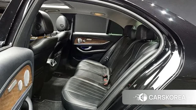 Mercedes-Benz E-Class W213 2018 Черный из Кореи, фото 3