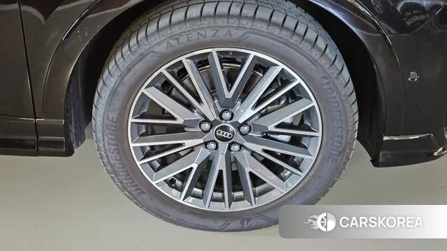 Audi Q3 (F3) 2025 Черный из Кореи, фото 3