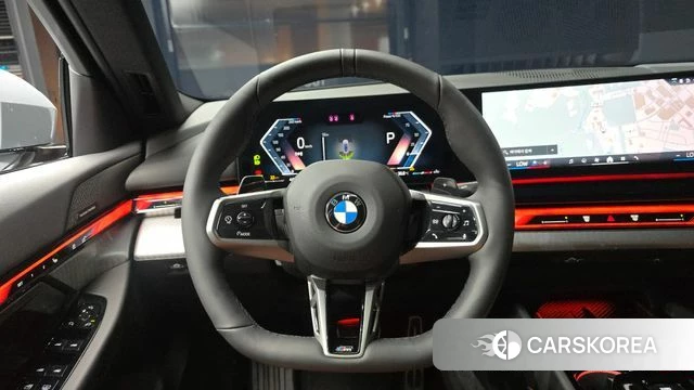 BMW 5 Series (G60) 2026 Серебристо-серый из Кореи, фото 3