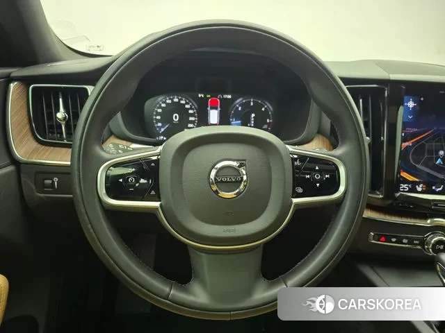 Volvo XC60 second Generation 2019 Белый из Кореи, фото 3
