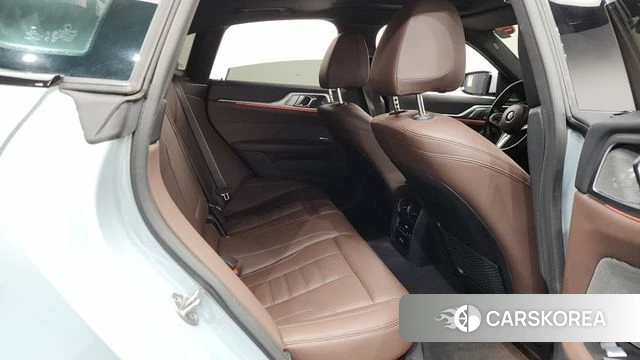 BMW 4 Series (G22) 2021 Светло-серебряный цвет из Кореи, фото 3