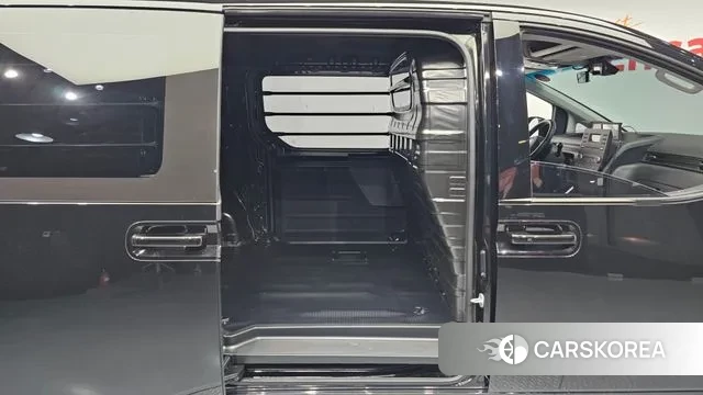 Hyundai Staria 2023 Черный из Кореи, фото 3