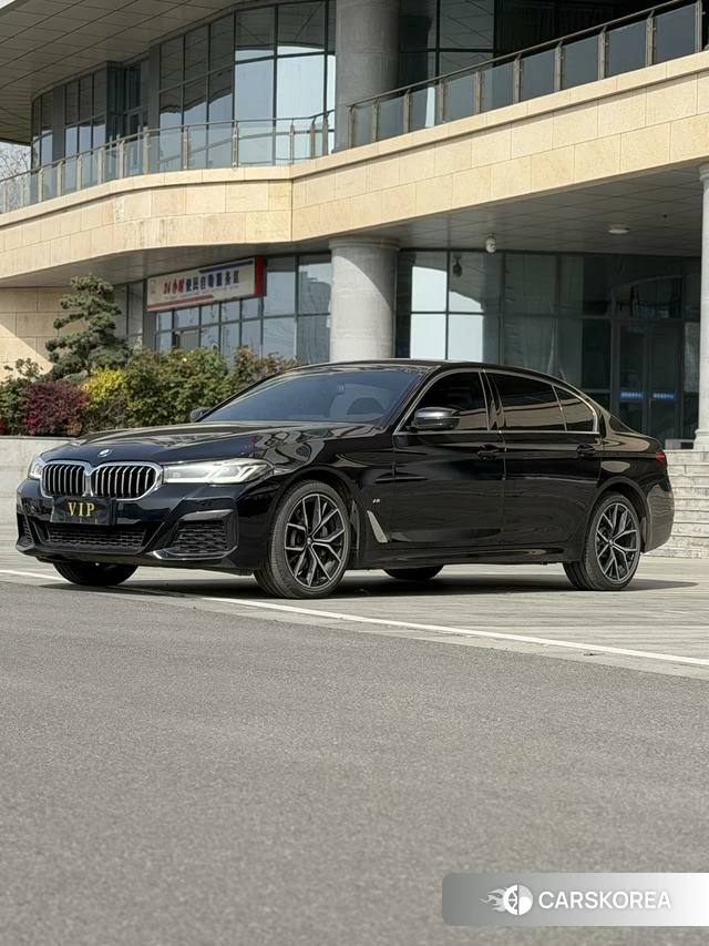 BMW 5 series 2022 Черный из Китая, фото 3
