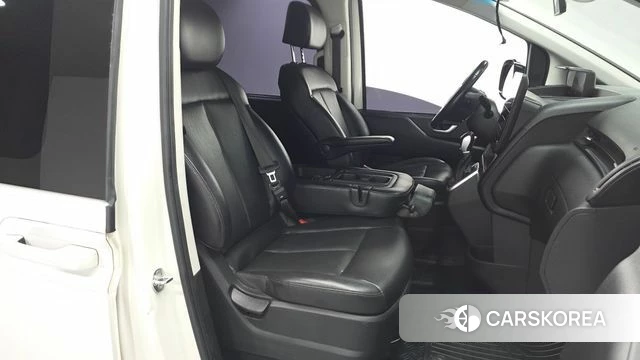 Hyundai Staria 2021 Белый из Кореи, фото 3