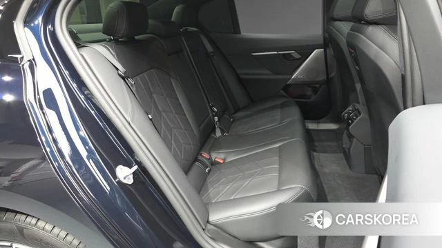 BMW 5 Series (G60) 2025 Черный из Кореи, фото 3