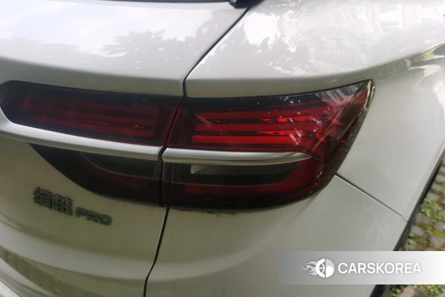 Geely Automobile Binyue 2021 Белый из Китая, фото 3
