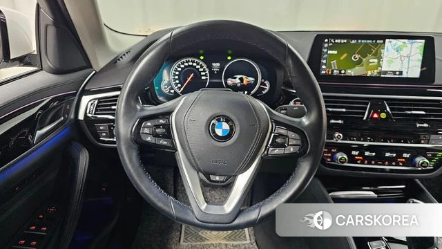 BMW 5 Series (G30) 2018 Белый из Кореи, фото 3