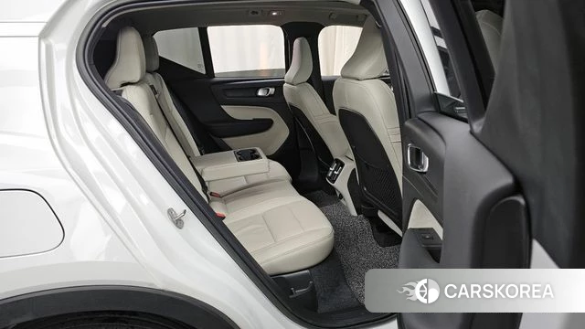 Volvo XC40 2023 Белый из Кореи, фото 3