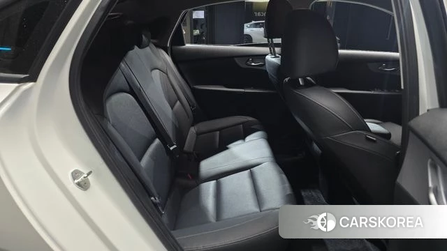 Kia The New K3 2nd generation 2021 Белый из Кореи, фото 3