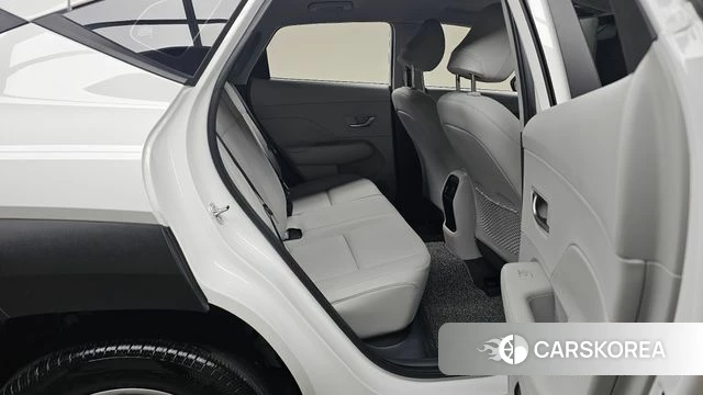 Hyundai Kona (SX2) 2024 Белый из Кореи, фото 3