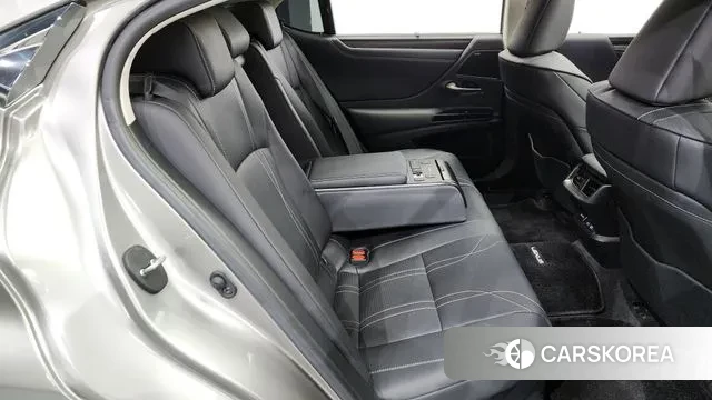 Lexus ES300h 7th generation 2022 Песочный из Кореи, фото 3