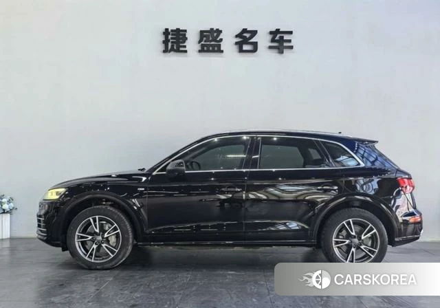 Audi Q5L 2019 Черный из Китая, фото 3