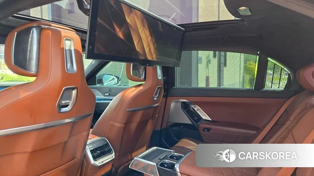 BMW 7 Series (G70) 2023 Черный из Кореи, фото 3
