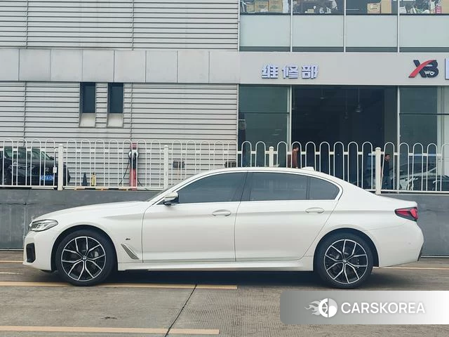 BMW 5 series 2023 Белый из Китая, фото 3