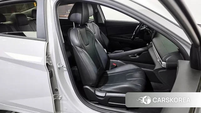 Hyundai Avante (CN7) 2021 Серебристо-серый из Кореи, фото 3