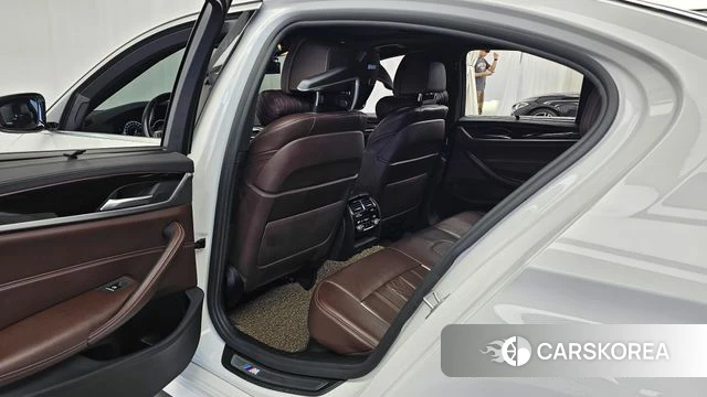 BMW 5 Series (G30) 2018 Белый из Кореи, фото 3