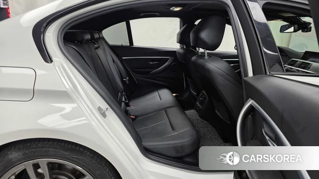 BMW 3 Series (F30) 2018 Белый из Кореи, фото 3
