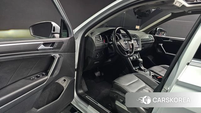 Volkswagen Tiguan second Generation 2020 Серебряный из Кореи, фото 3