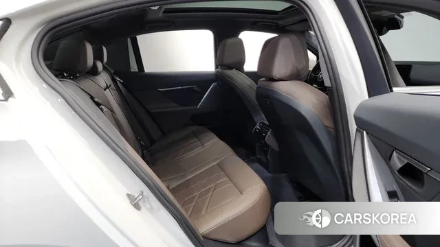 BMW 5 Series (G60) 2023 Белый из Кореи, фото 3