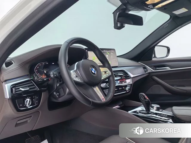 BMW 5 series 2023 Белый из Китая, фото 3