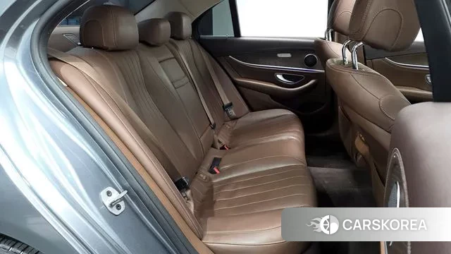 Mercedes-Benz E-Class W213 2019 Серебряный из Кореи, фото 3