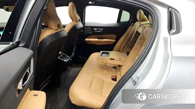 Volvo S60 3rd generation 2021 Серебряный из Кореи, фото 3