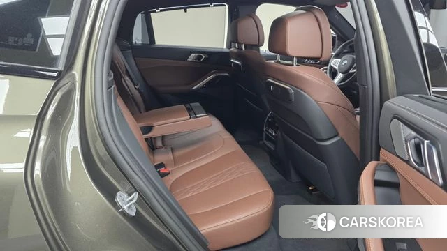 BMW X6 (G06) 2025 Песочный из Кореи, фото 3