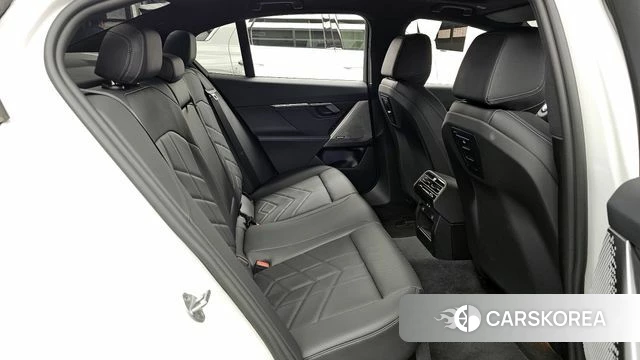 BMW 5 Series (G60) 2025 Белый из Кореи, фото 3