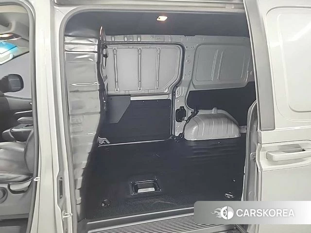 Hyundai Staria 2022 Серебряный из Кореи, фото 3