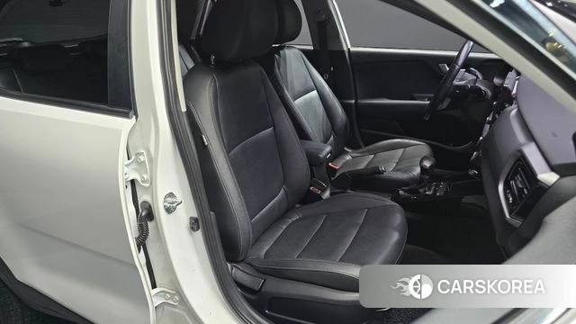 Kia Stonic 2018 Белый из Кореи, фото 3