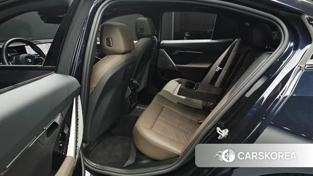 BMW 5 Series (G60) 2025 Черный из Кореи, фото 3