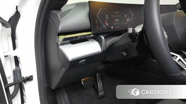 BMW 5 Series (G60) 2025 Белый из Кореи, фото 3