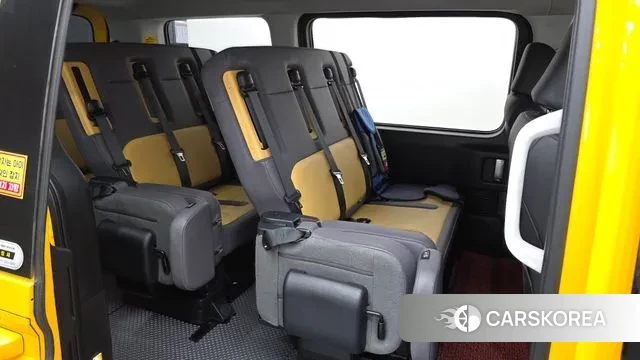 Hyundai Staria 2023 Желтый из Кореи, фото 3