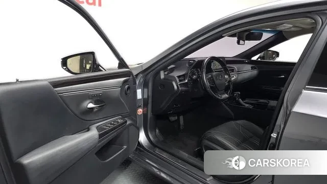 Lexus ES300h 7th generation 2020 Серый из Кореи, фото 3