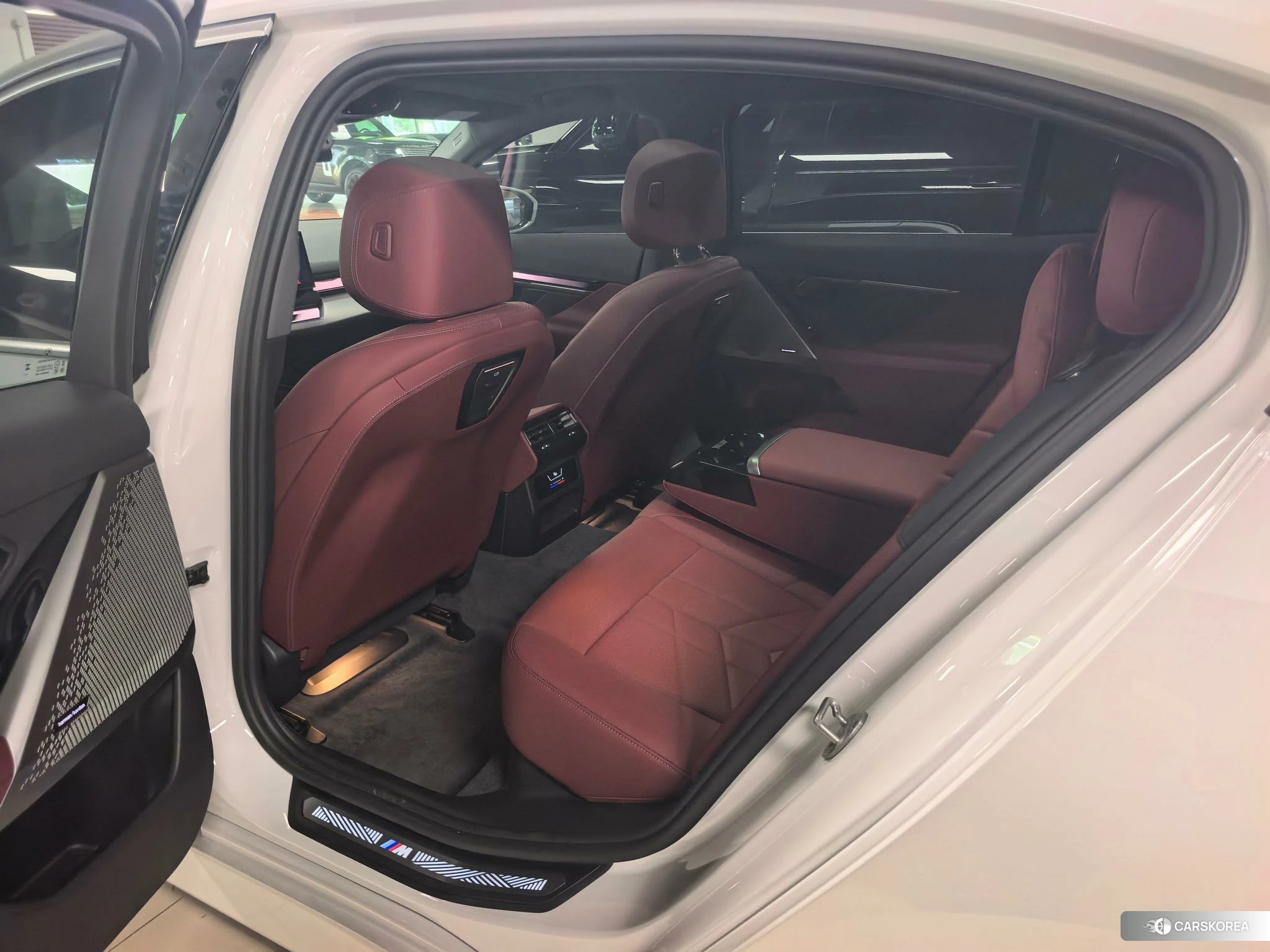 BMW 5 series 2024 Белый из Китая, фото 3