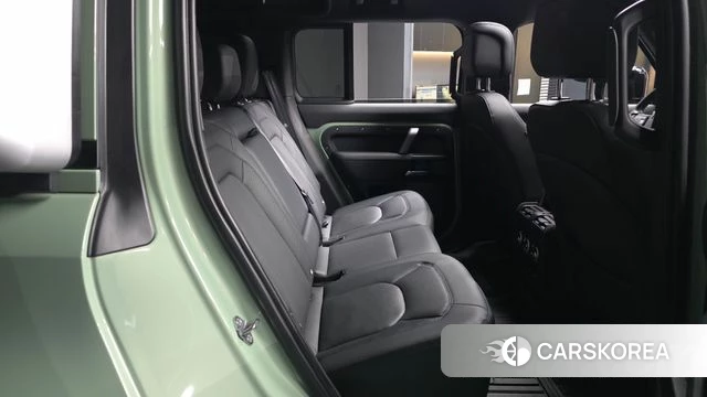 Land Rover Defender (L663) 2023 Зеленый из Кореи, фото 3