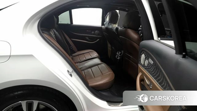 Mercedes-Benz E-Class W213 2022 Белый из Кореи, фото 3