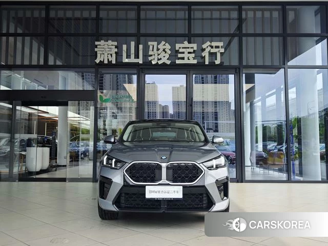 BMW X2 (import) 2024 Серебристо-серый из Китая, фото 3