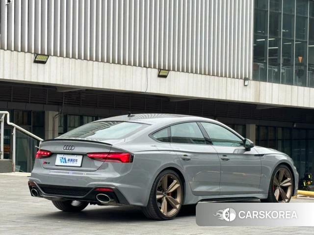 Audi RS 5 2025 Серебристо-серый из Китая, фото 3