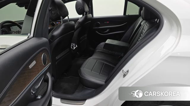 Mercedes-Benz E-Class W213 2022 Белый из Кореи, фото 3